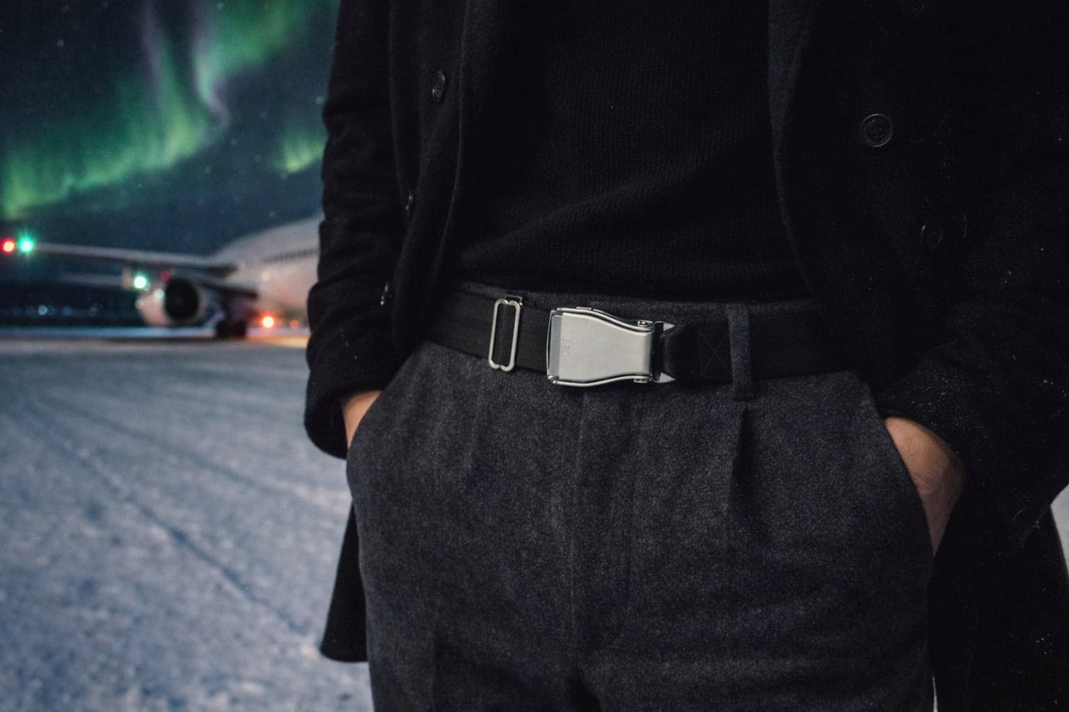 Fly-Belts POLAR airplane belt in black, worn — editorial shot